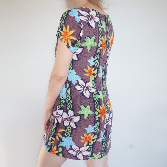 Purple Hawaiian Patterned Dress - Picture 4 of 10